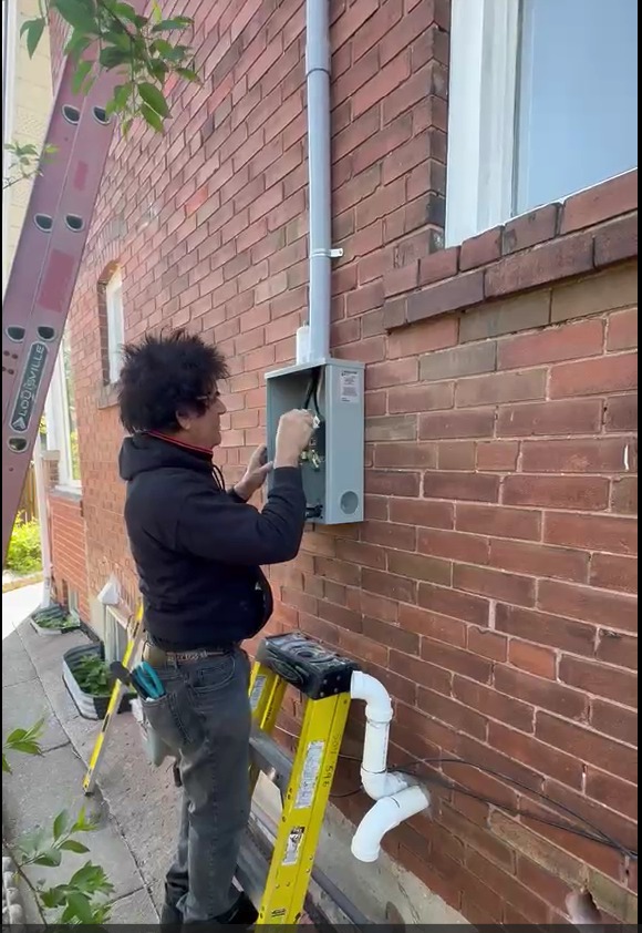 How Much Does It Cost to Upgrade a 100 Amp Panel to 200 Amp in Toronto?